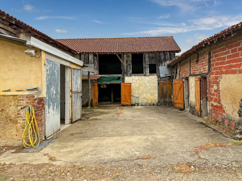 Dpt Gers (32), à vendre BERNEDE Grande maison ancienne de 500 m² habitables à rénover sur 2,5 hectares de terrain, au calme - photo 18