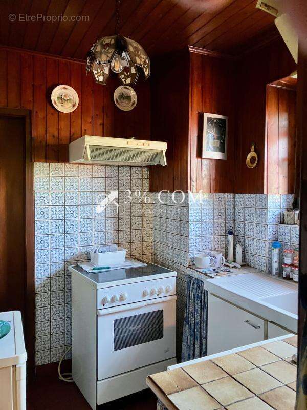 Maison sur les hauteurs avec terrain boisé - photo 9