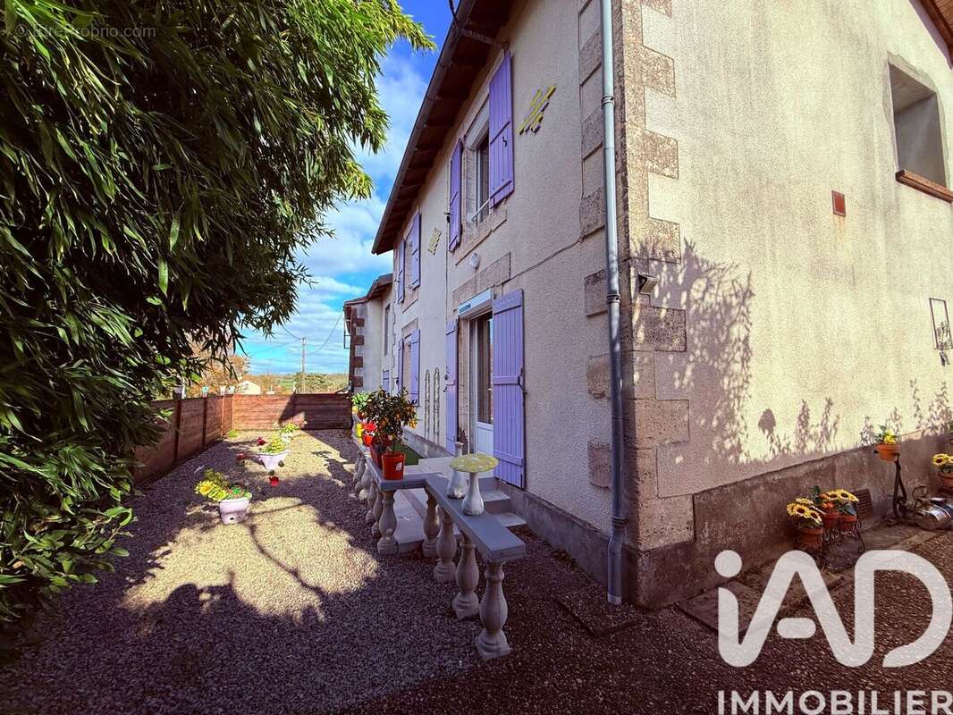 Photo 2 - Maison à AVAILLES-LIMOUZINE