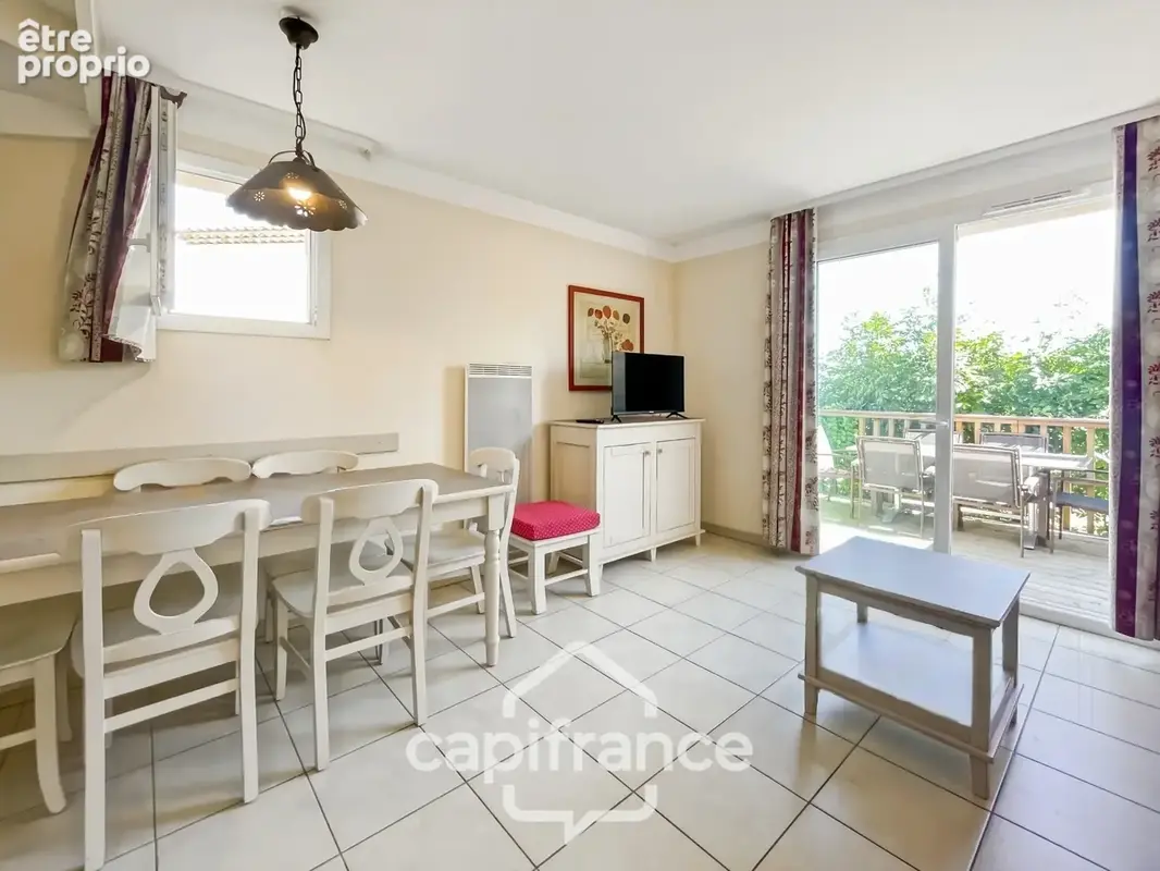 DOMAINE DE PONT ROYAL, maison  de 45 m2 avec vue dégagée , élevée d'un étage, 2 chambres, mitoyenne d'un seul côté, piscine priv - photo 6