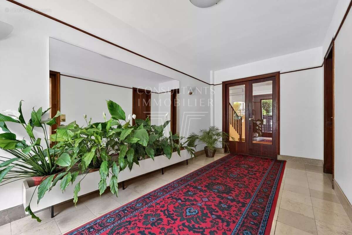 Appartement à PARIS-16E