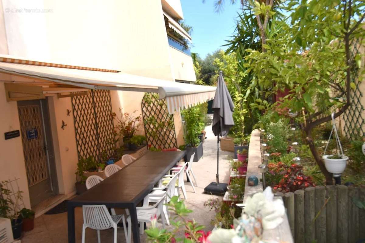 Appartement à VALLAURIS