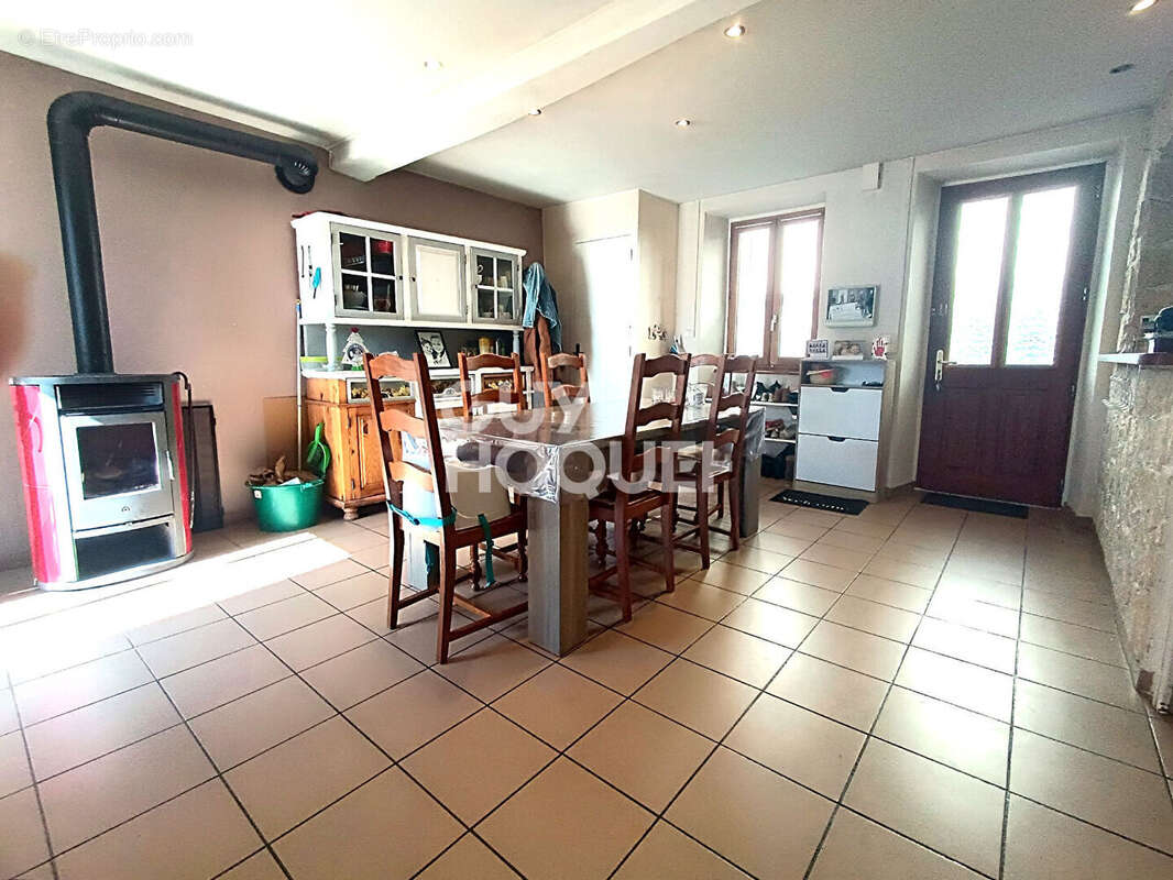 Maison à CHAMBOST-LONGESSAIGNE