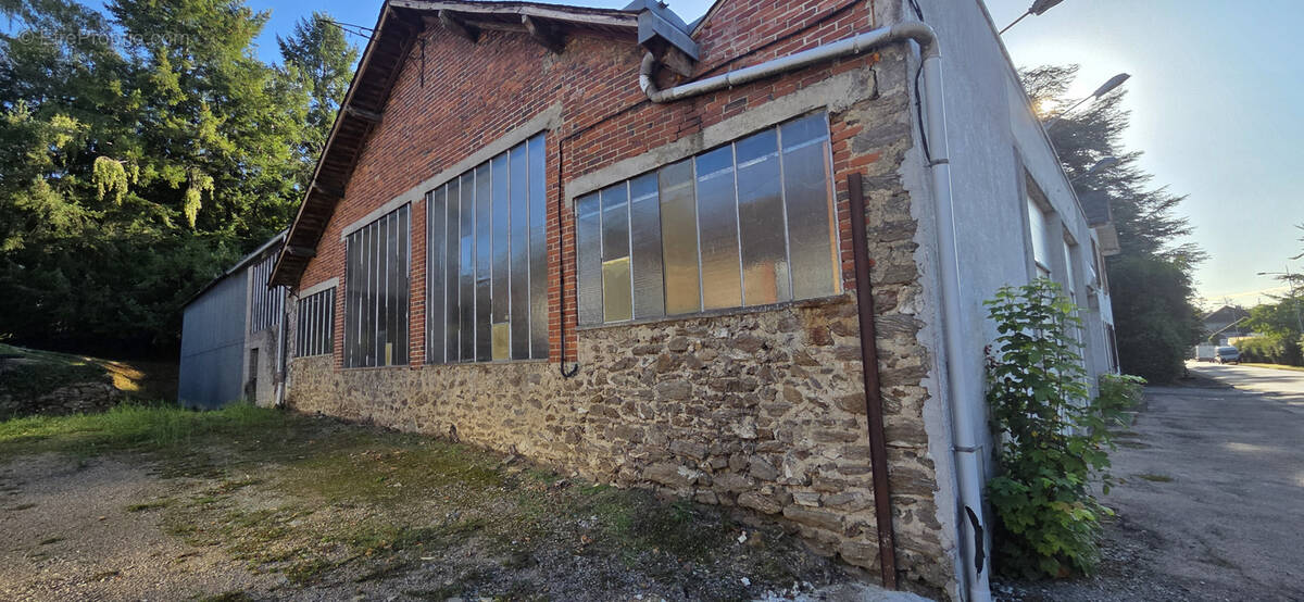 ENTREPOT de 500M2 +  MAISON 3 chambres - photo 2