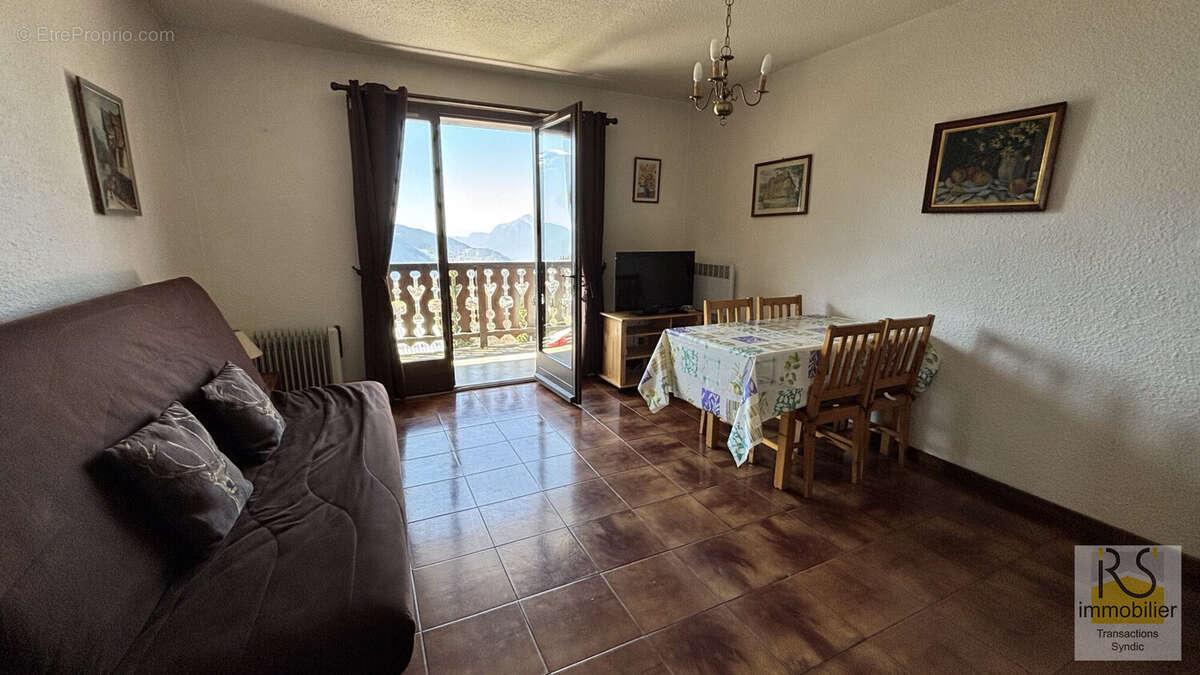 Salle à manger / Salon - Appartement à ARACHES-LA-FRASSE