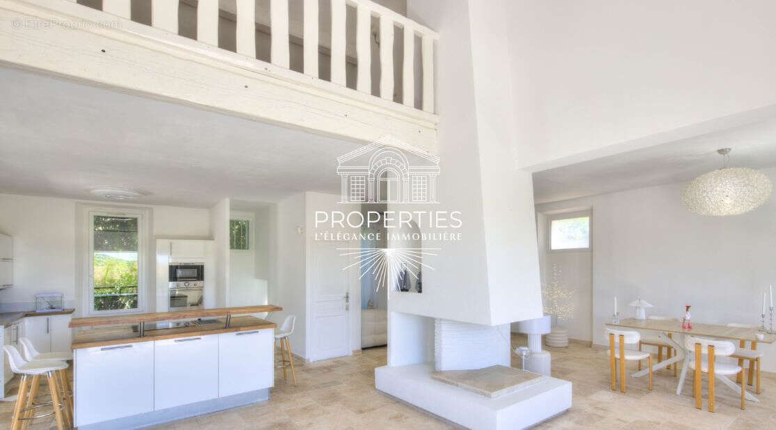 Bormes - le pin - maison de 143m² - garage - dependance - piscine - photo 2