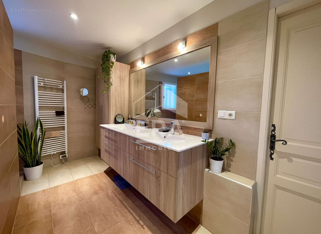 Maison à PERNES-LES-FONTAINES