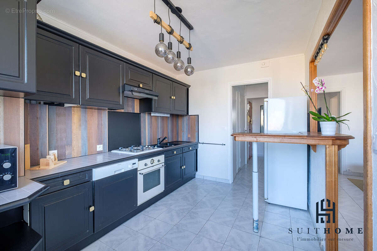 Appartement T5 à vendre proche de la maison de la danse Appartement  5 pièce(s) 82m2 4 chambre au dernier étage à LYON 8 - photo 9