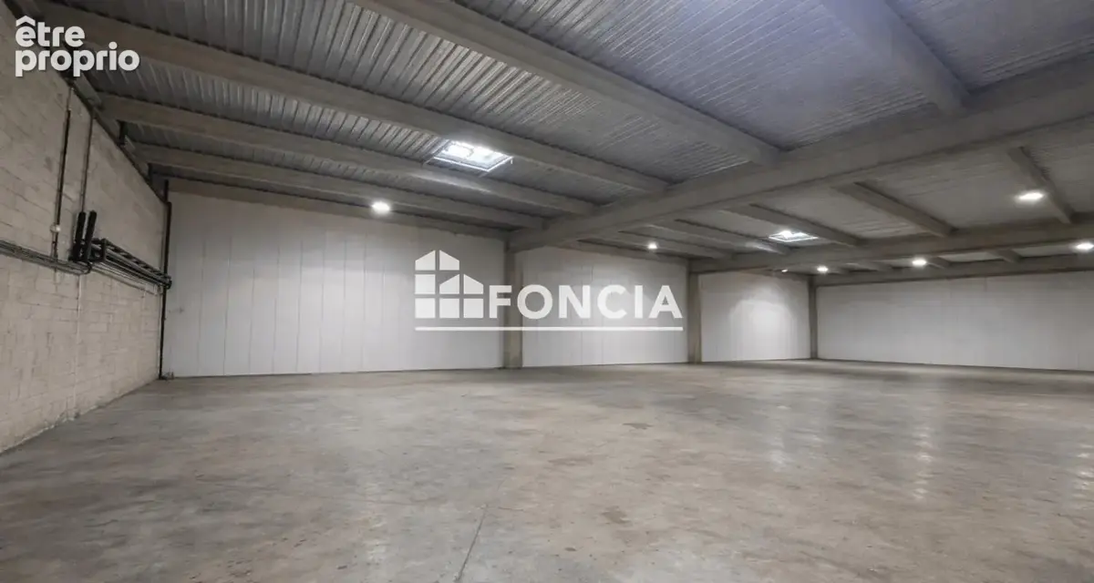Grand bâtiment de 1200 m2 de surface sur terrain de 5200 m2 - photo 2