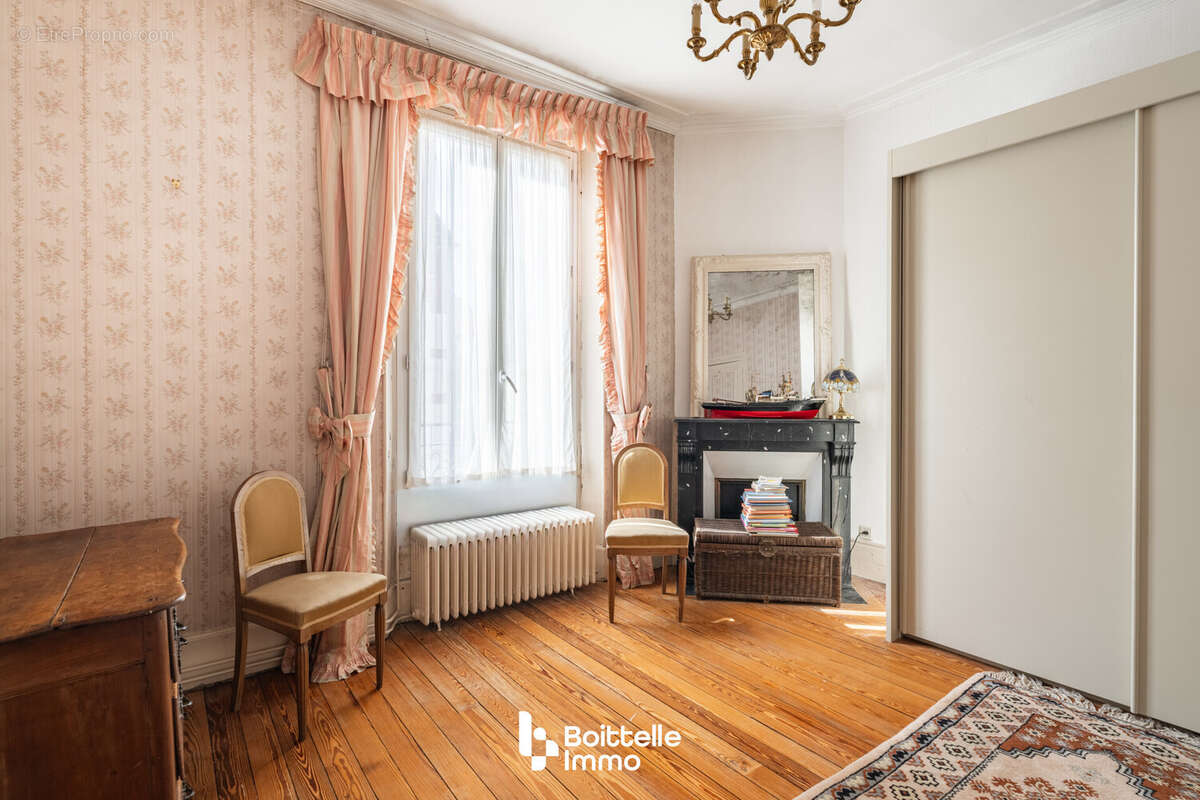 Maison à FONTAINEBLEAU