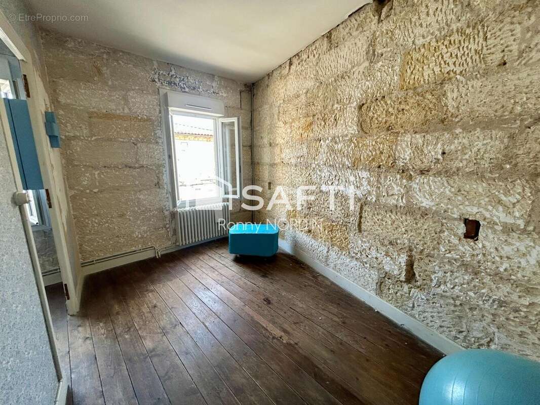 Maison 140 m² à Castillon-La-Bataille  - photo 8