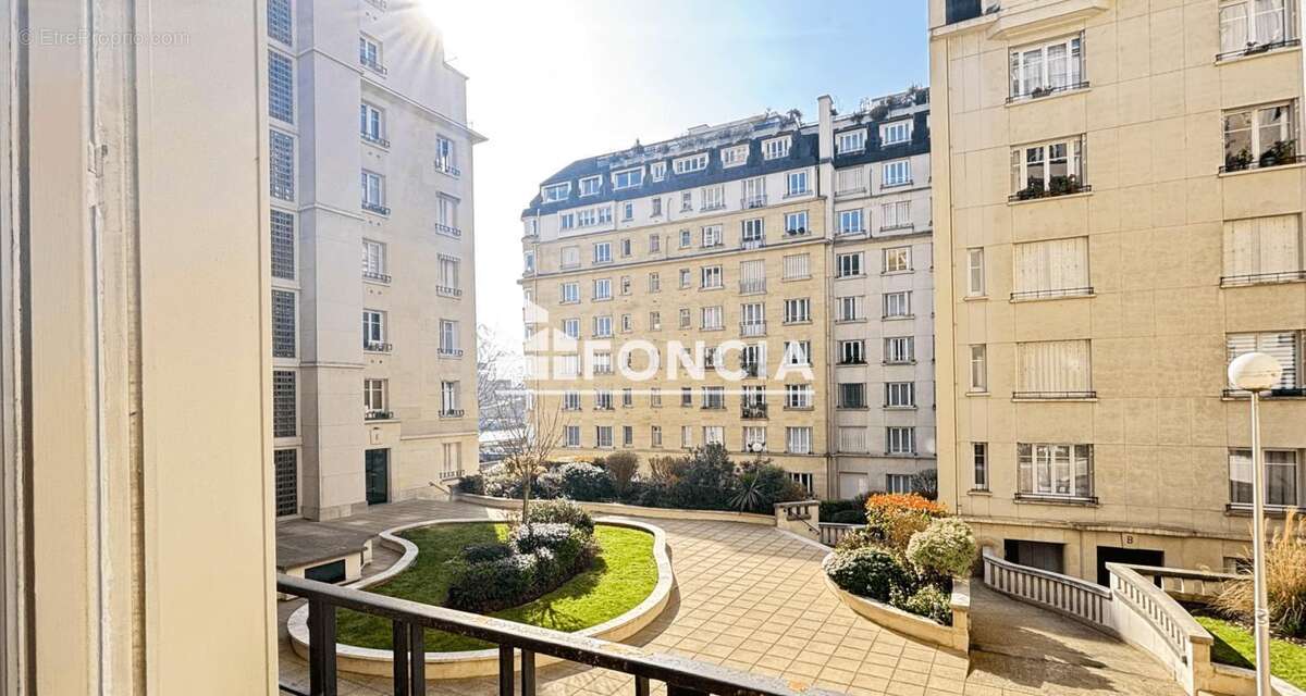 Appartement à PARIS-16E