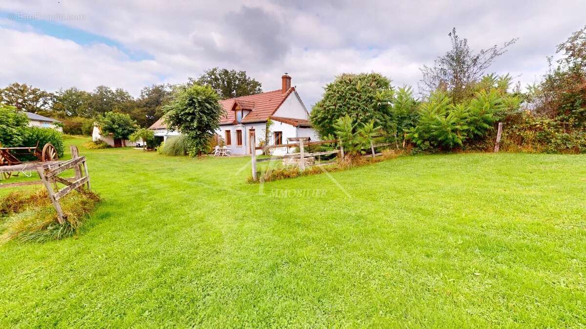 Maison à SAINT-BONNET-TRONCAIS