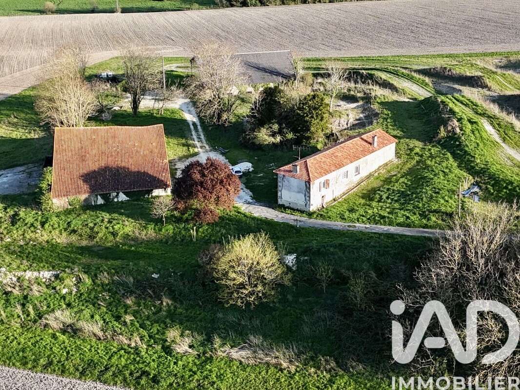 Maison 152 m² à Nanteuil-Auriac-De-Bourzac  - photo 3