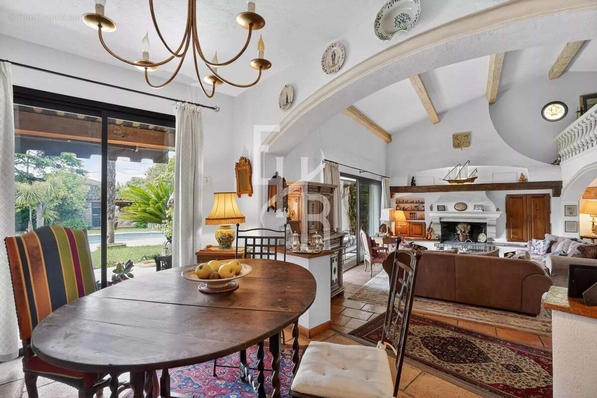 Maison à MOUGINS