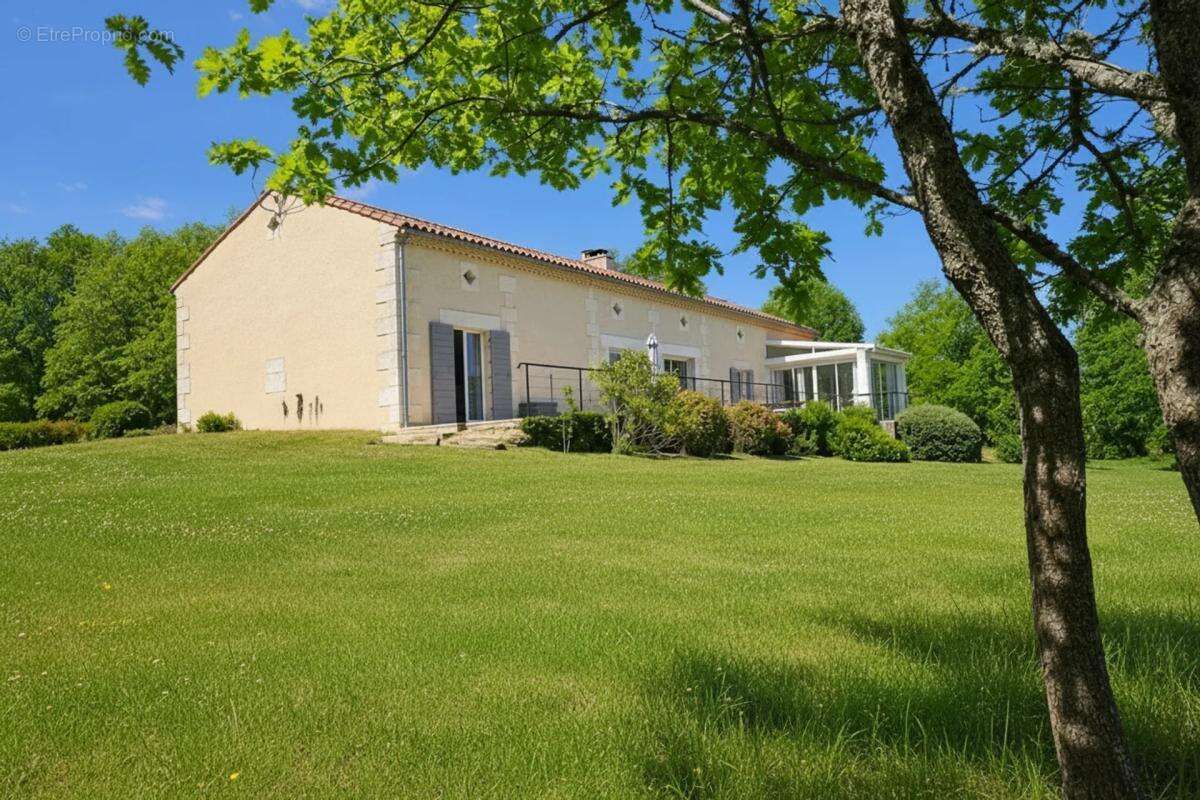 Demeure en pierre avec piscine et vue sur la vallée à Douville - photo 3