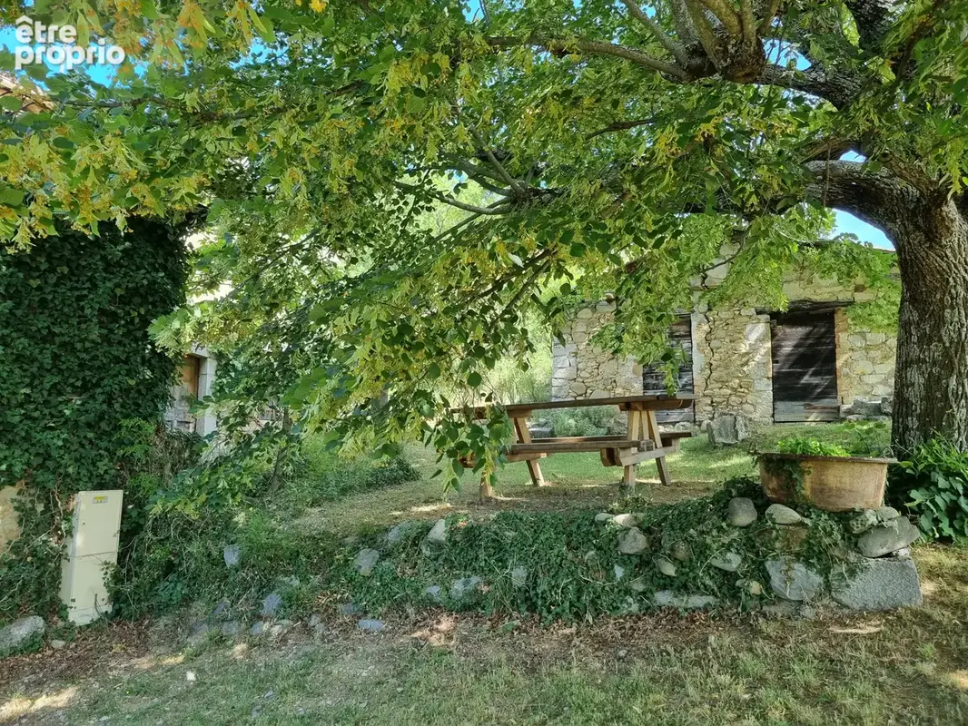 Maison ancienne à rénover sur 30 hectares environ - photo 8