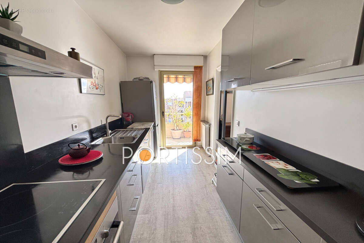 Appartement à SAINT-LAURENT-DU-VAR