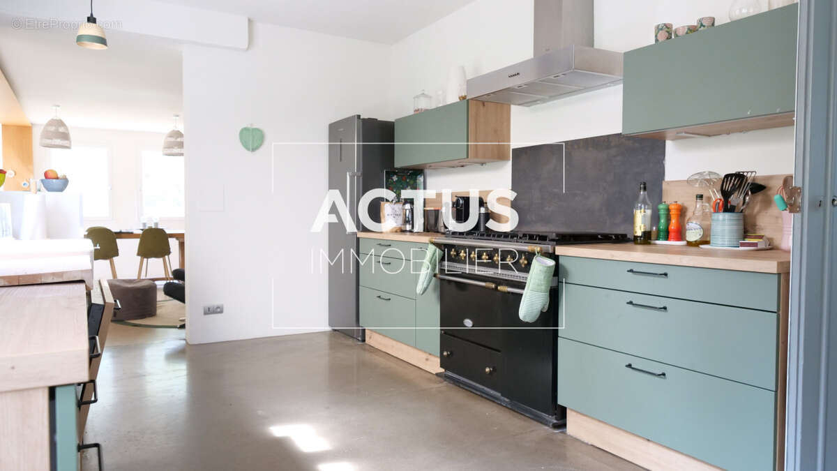 Maison 208 m² à Mallemort  - photo 4