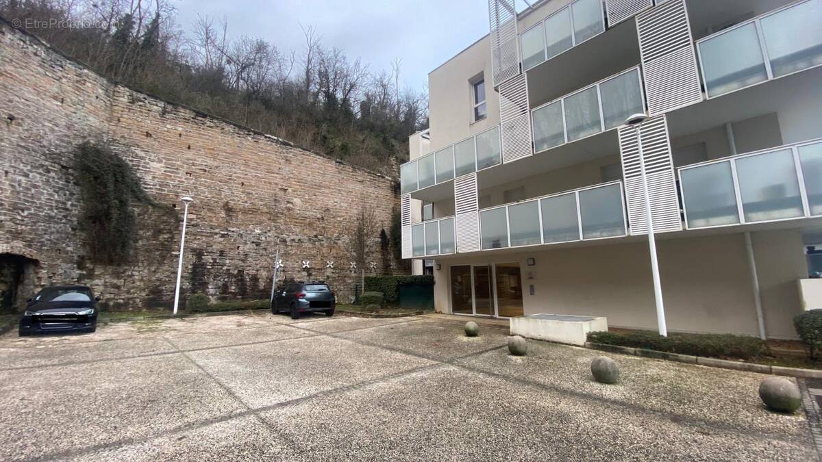 Parking à ALBIGNY-SUR-SAONE