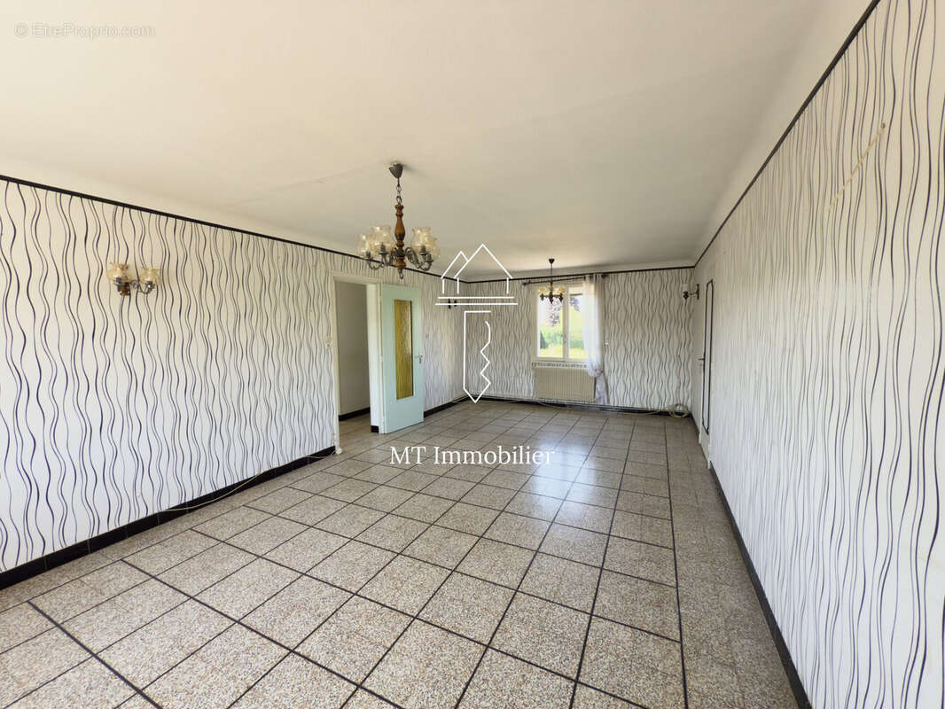 Maison à BEAURAINVILLE