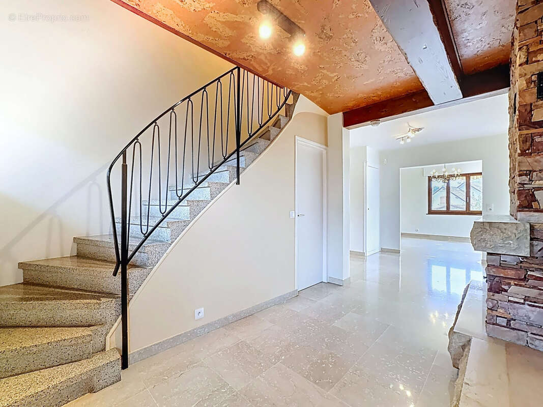 Maison à CHENS-SUR-LEMAN