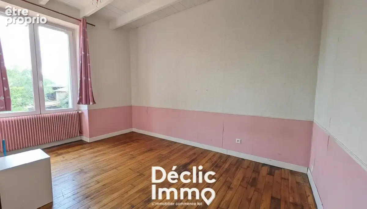 Maison familiale avec jardin et dépendances  entre Civray et Ruffec - photo 12