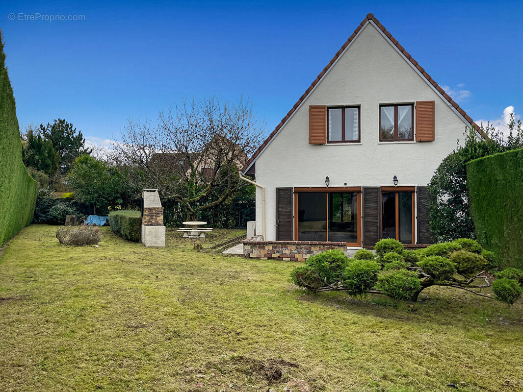 Maison à VAUX-LE-PENIL