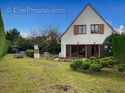 Maison à VAUX-LE-PENIL