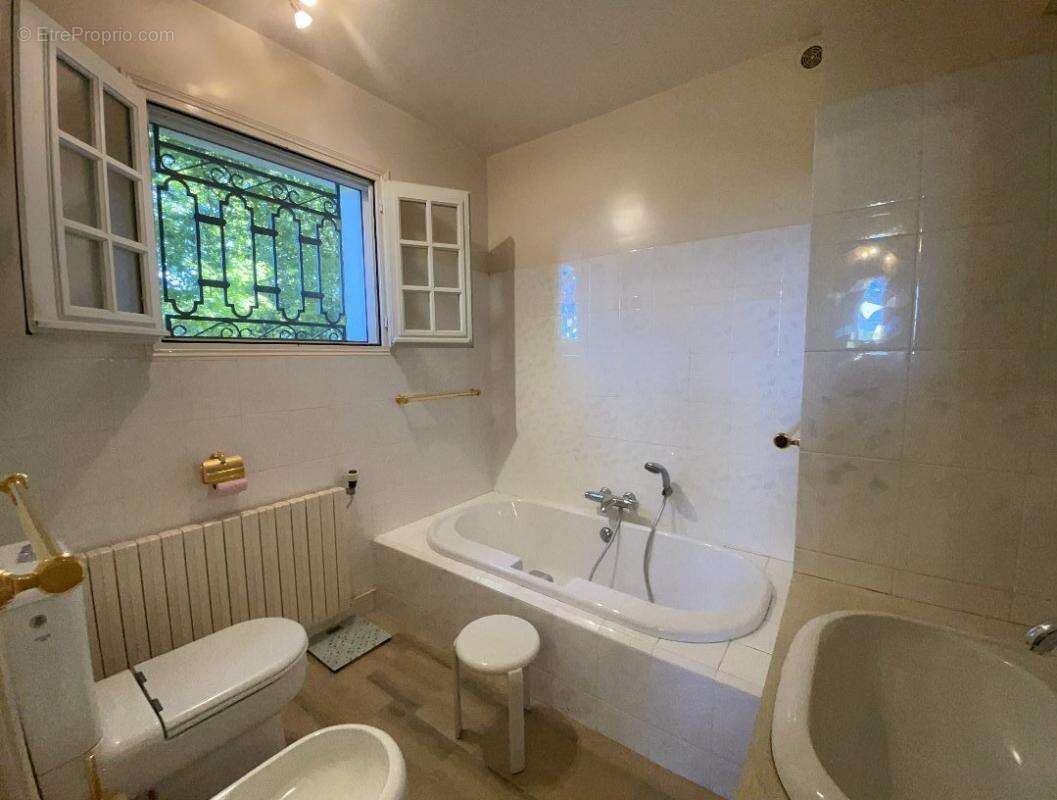 Maison à ARNAC-POMPADOUR