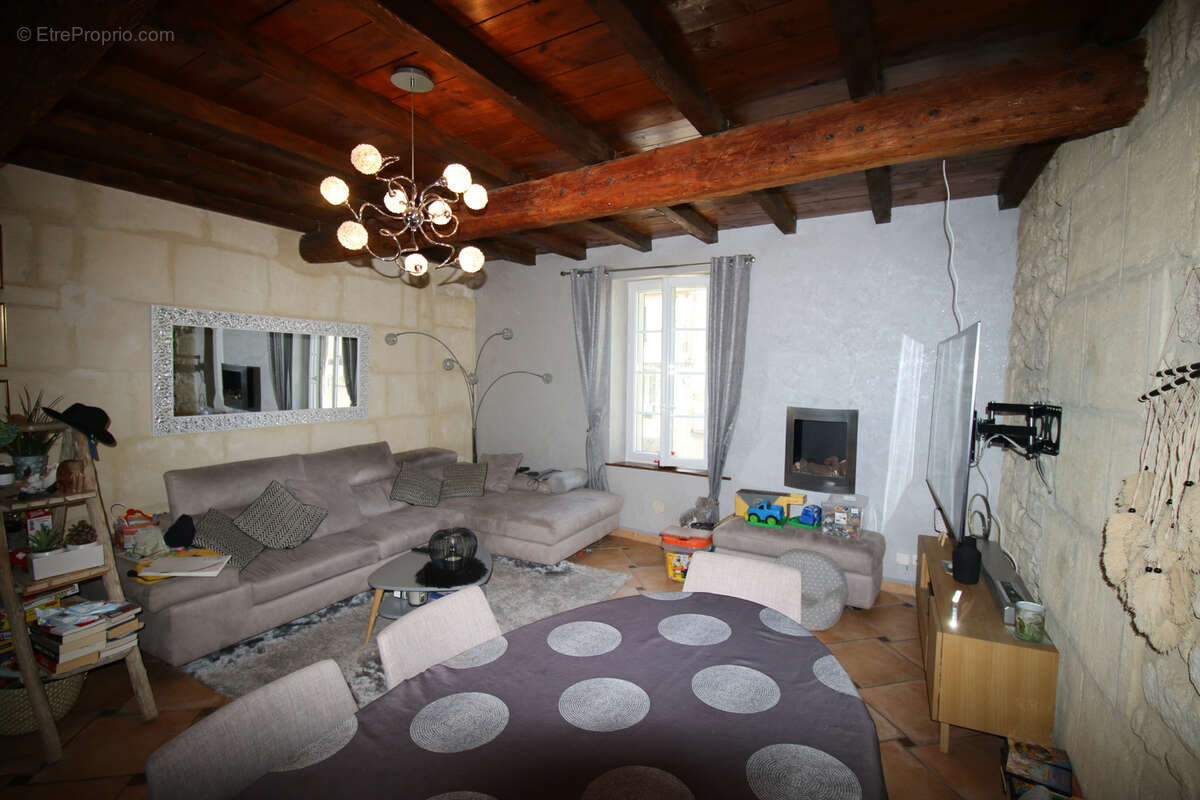 Maison de maître avec jardin, pisicine, parkings. - photo 25