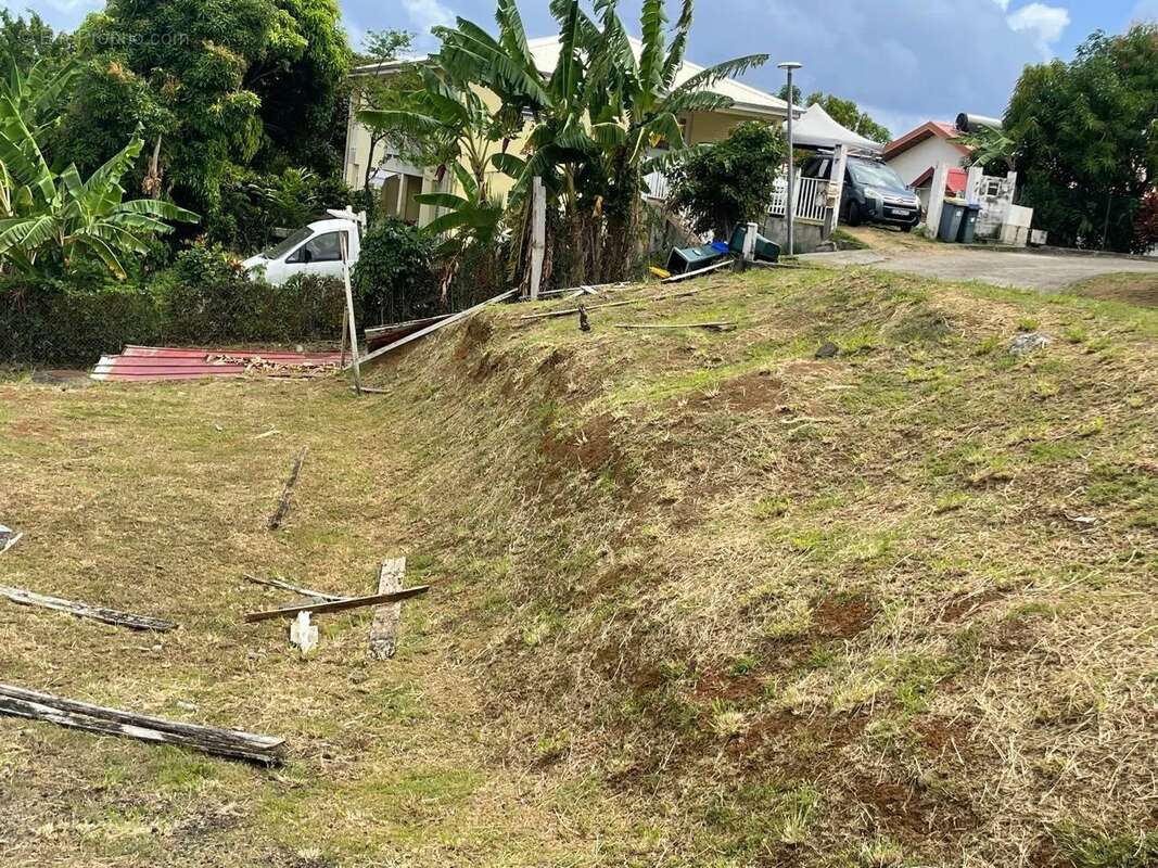 Terrain à LE MARIGOT