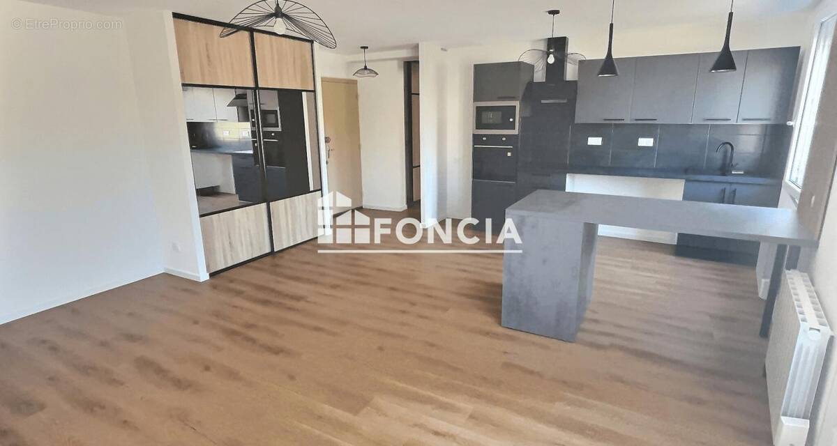 Appartement à LE COTEAU