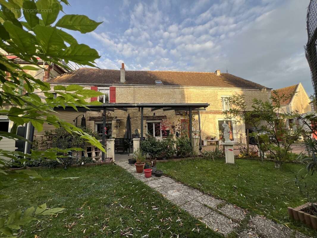 Maison à MEZIDON-CANON