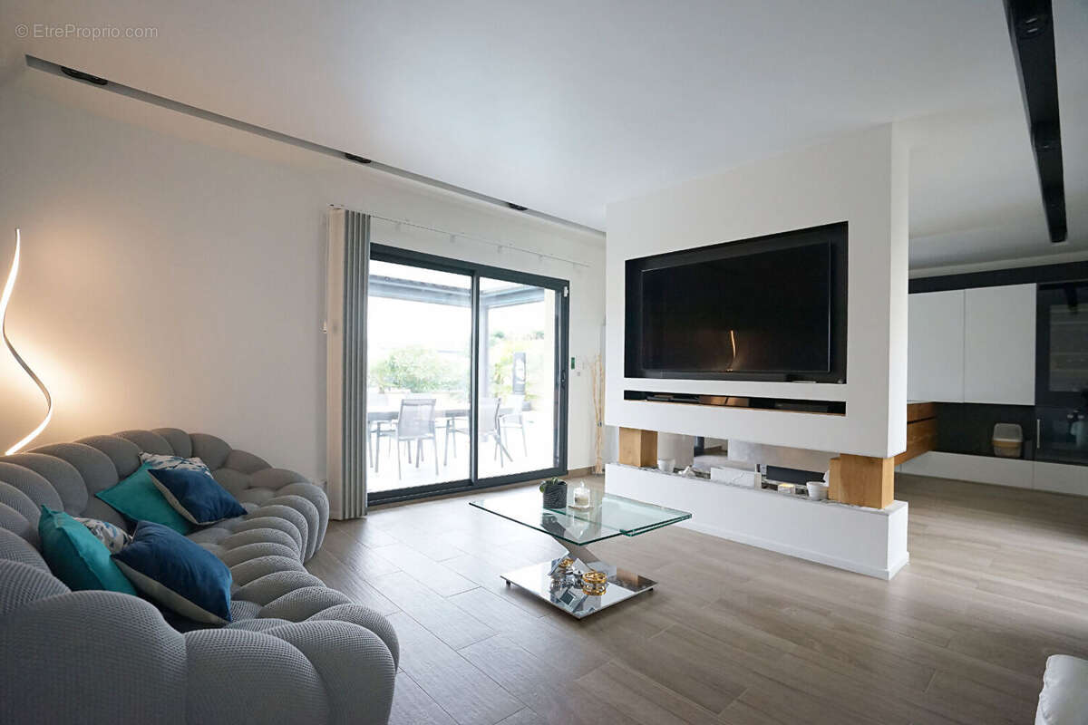 Maison à SAINT-CYR-SUR-LE-RHONE