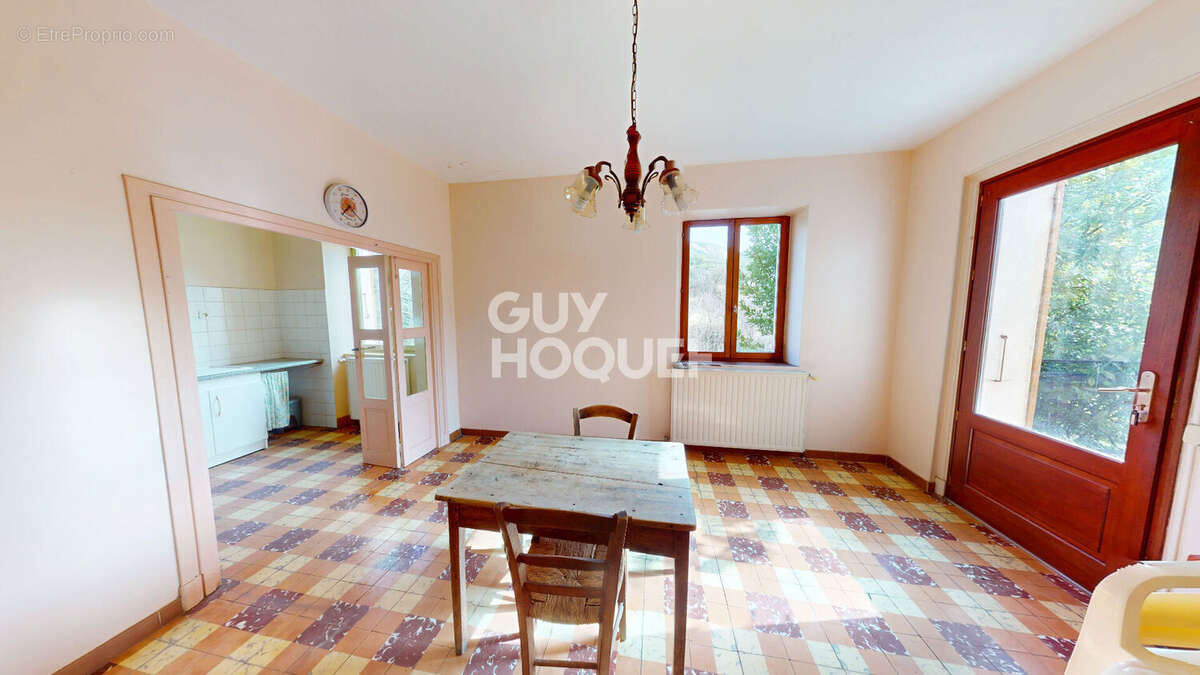Maison à EYGLUY-ESCOULIN