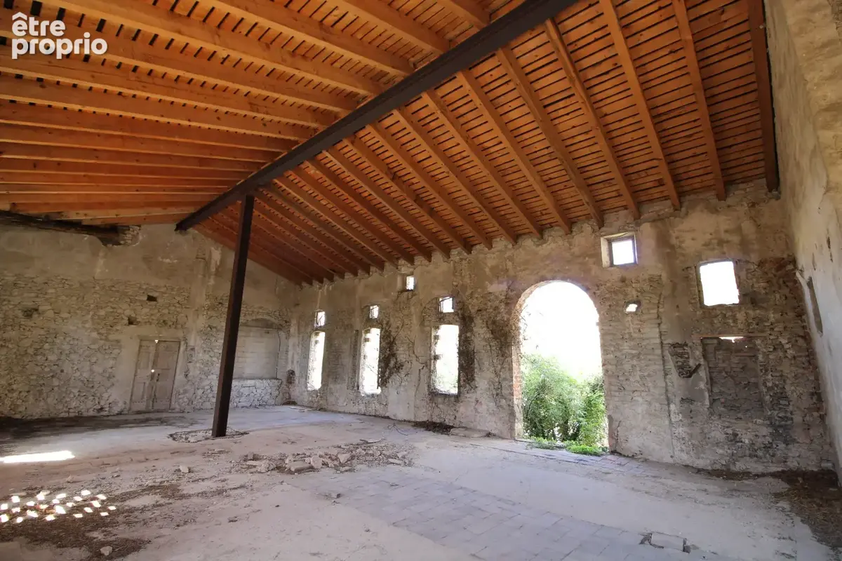 Mas de 2500 m2 sur 26 hectares. - photo 3