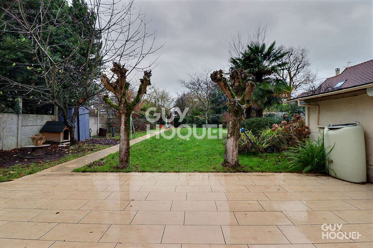 Maison à SAINTE-GENEVIEVE-DES-BOIS