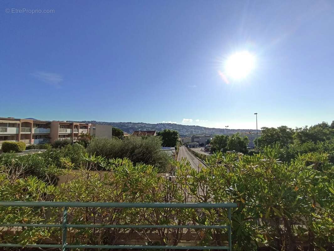 Appartement à SAINT-LAURENT-DU-VAR