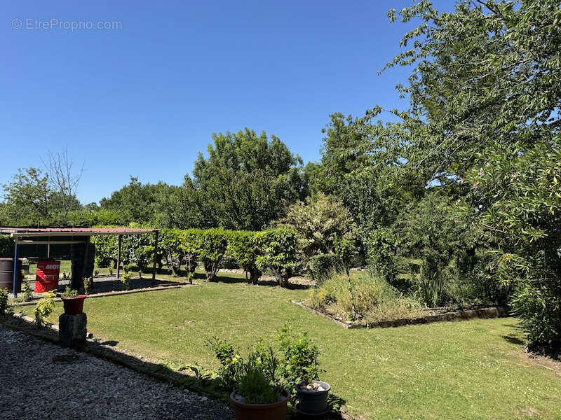 Maison à MONTLIEU-LA-GARDE
