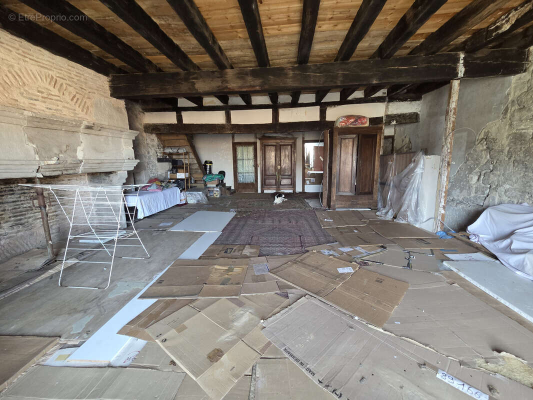 Maison de village de 228 m2 à rénover à fort potentiel - photo 12
