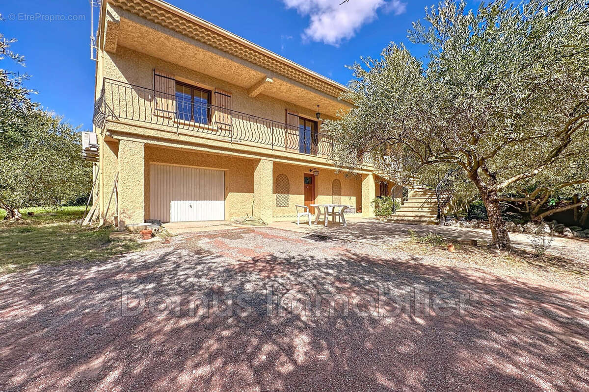 Maison à L&#039;ISLE-SUR-LA-SORGUE