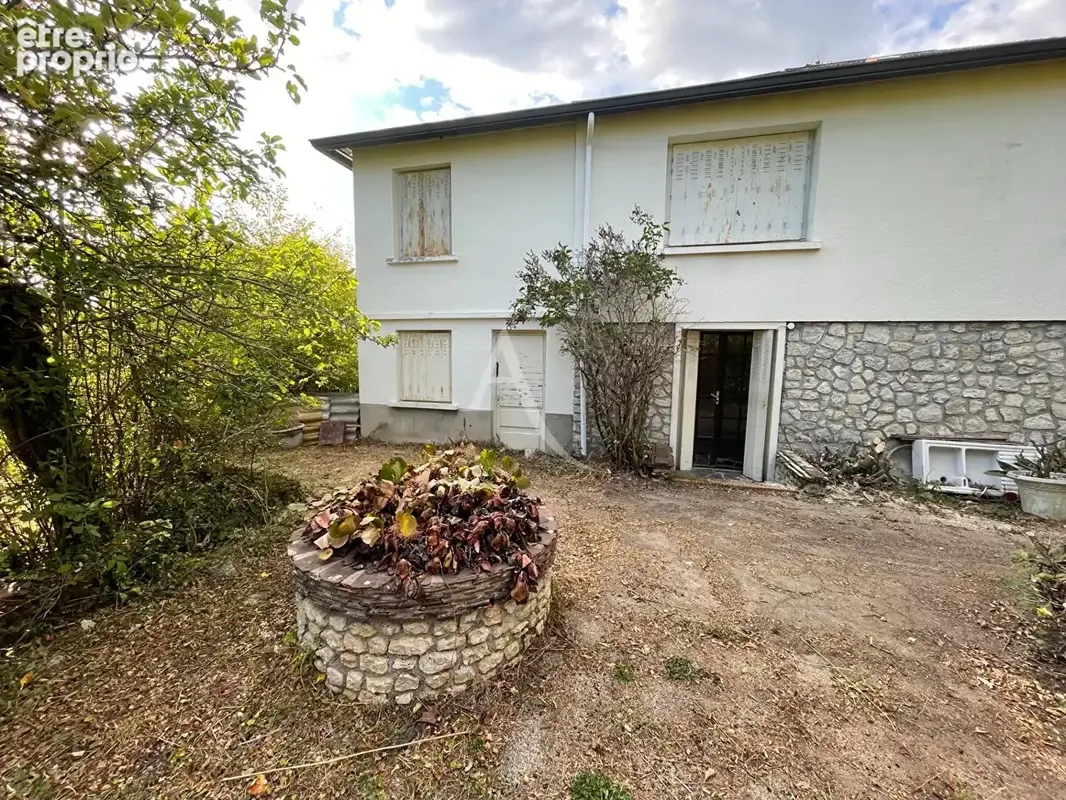 Maison à SAINT-JEAN-DE-BRAYE