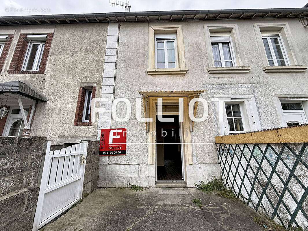 Maison à DONVILLE-LES-BAINS