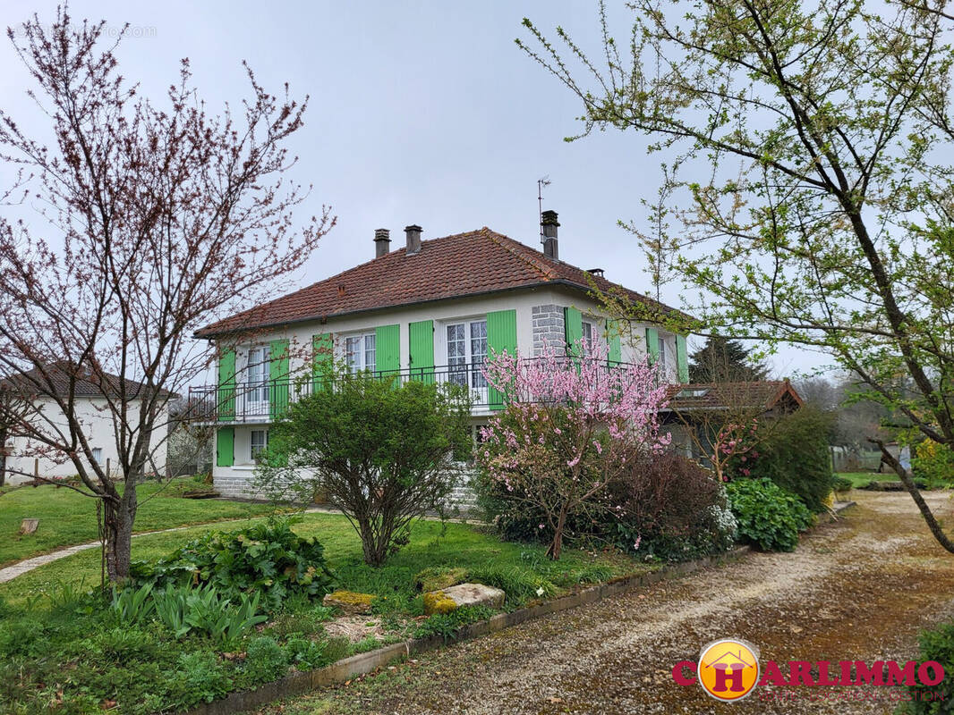 Maison à SAINT-JUNIEN