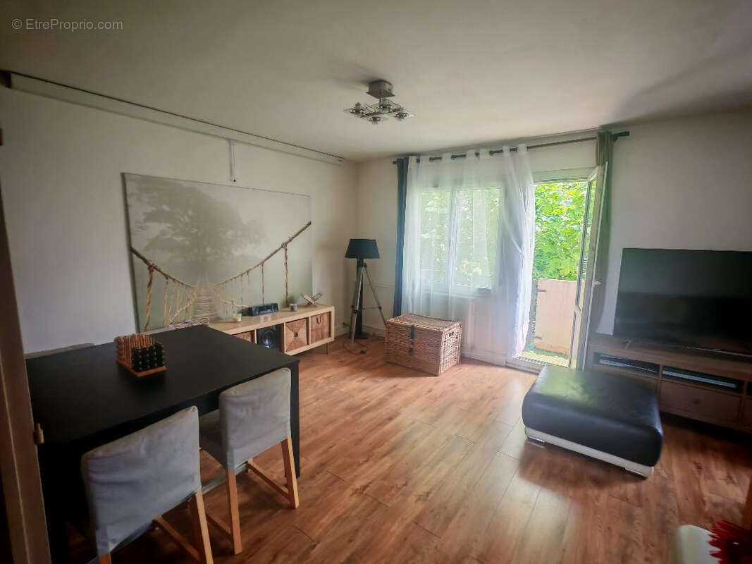 Appartement à SARTROUVILLE