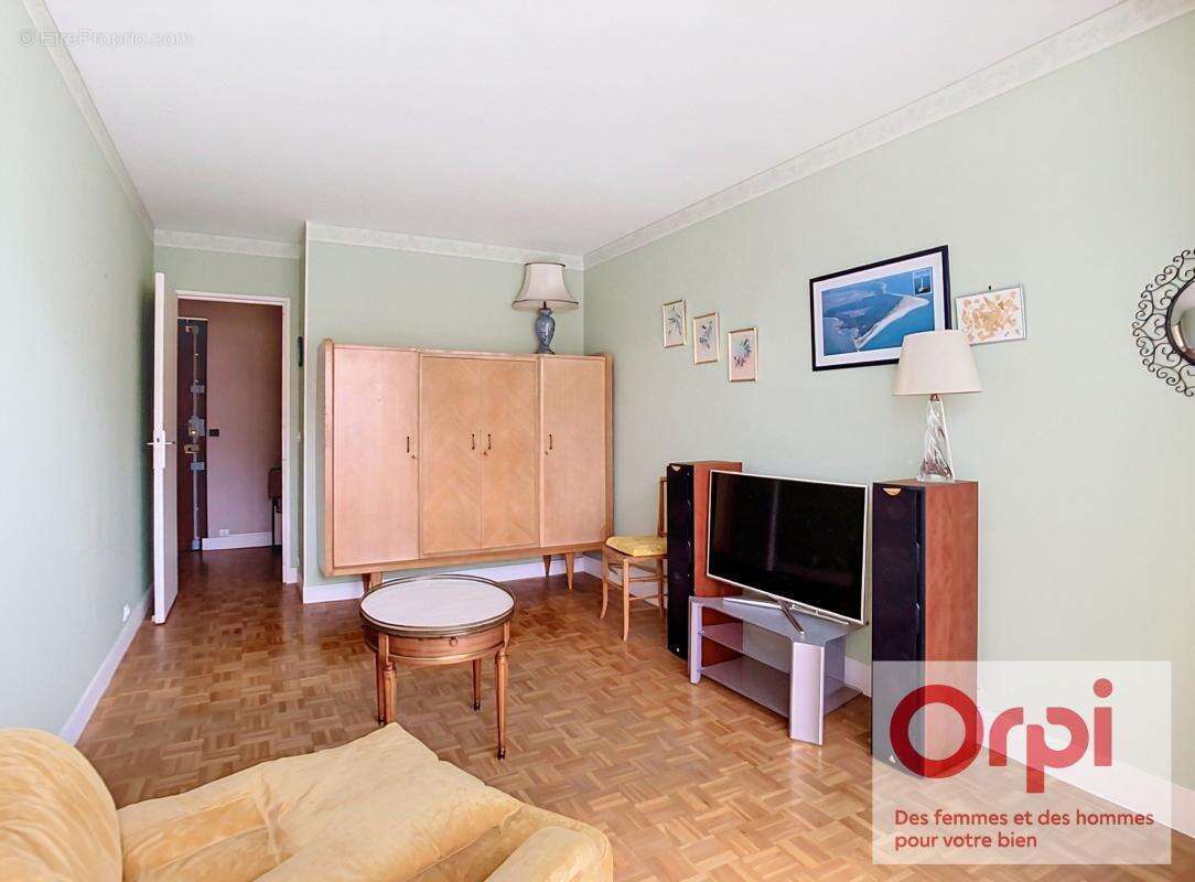 Appartement à ISSY-LES-MOULINEAUX
