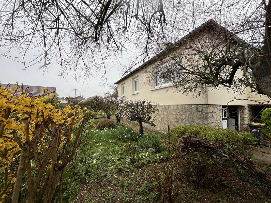 Maison à ETREPAGNY