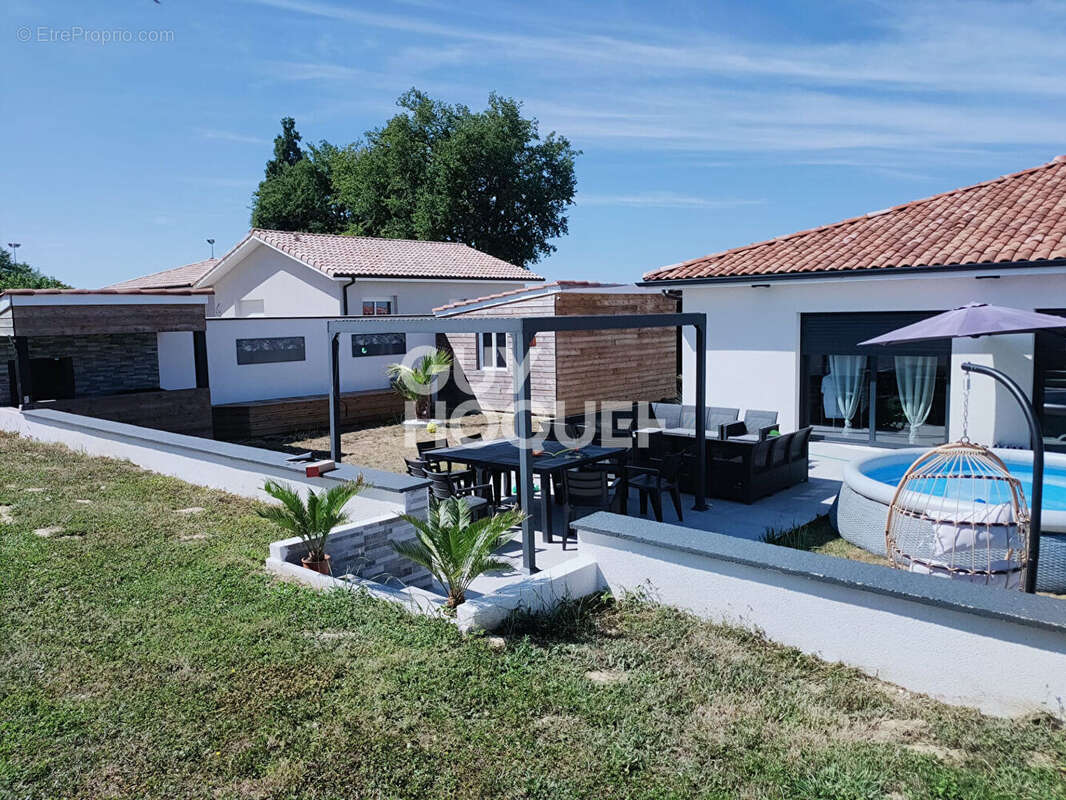 Maison à VILLENEUVE-DE-MARSAN