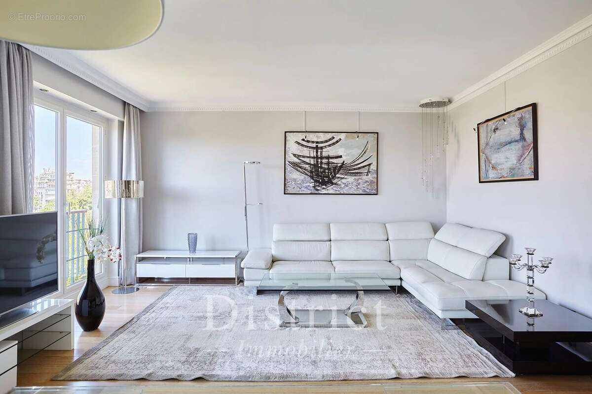 Appartement à PARIS-16E